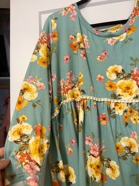 2 womans plus size floral shirts